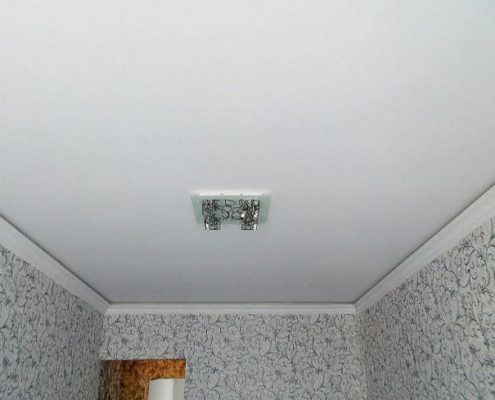 Тканевые натяжные потолки белый